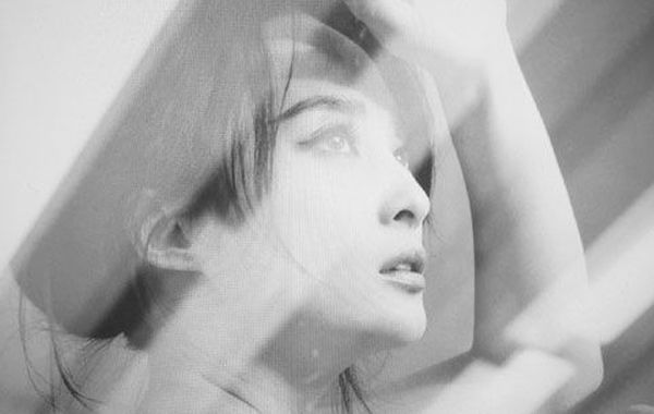 蔣勤勤吊帶美照。