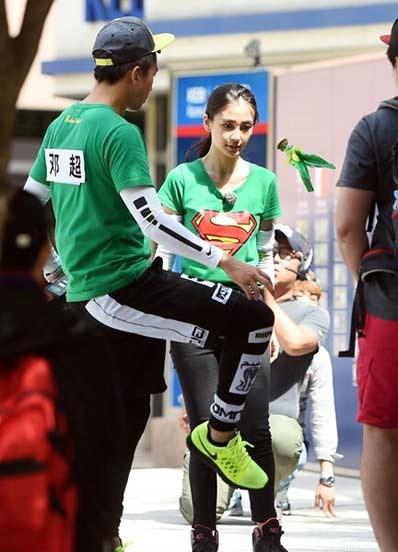“跑男”真的很拼！baby朋友圈曬后背紅腫照
