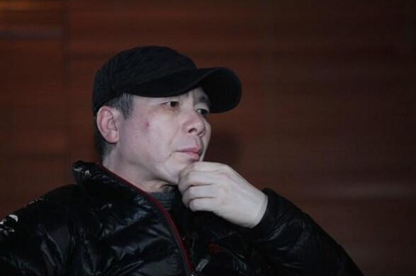 馮小剛反嗆《人民日?qǐng)?bào)》：綜藝電影尊重人民幣
