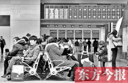 昨日，受天氣影響，多趟途經(jīng)和到達(dá)鄭州的高鐵晚點(diǎn)