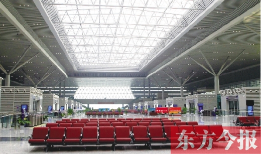 鄭州東站寬敞的候車大廳。未來,鄭州南站建成后,規(guī)模將遠高于鄭州東站