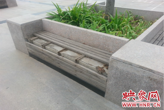 基礎(chǔ)設(shè)施破壞嚴重，一直無人修理。