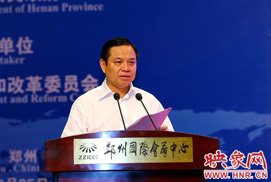 省委常委、常務(wù)副省長李克致辭