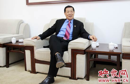 以精湛讀到的刑偵鑒識技術享譽國際的李昌鈺博士，被譽為“當代福爾摩斯”。