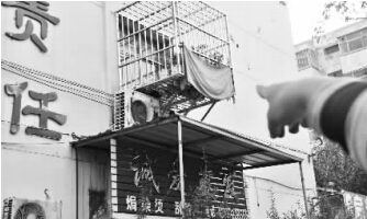 發(fā)生矛盾的一二樓鄰居，喇叭就安裝在二樓窗口。