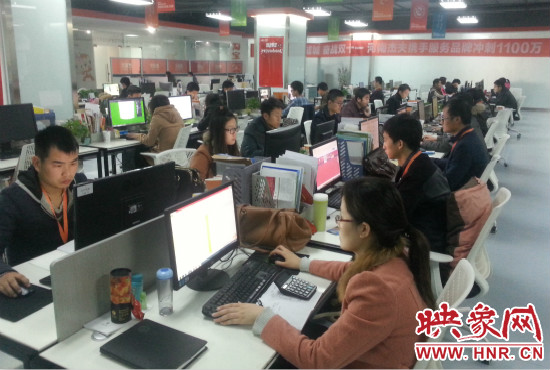 河南省電子商務(wù)產(chǎn)業(yè)園里，電商運營商河南杰夫成交3500萬元，其中淘寶河南館占了七成。