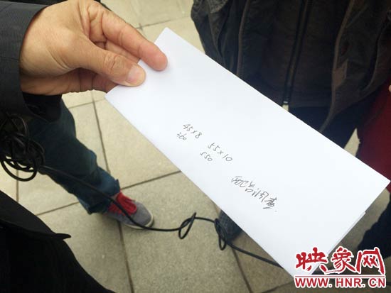 經(jīng)過初步測量，河南省人民會堂主樓的違法廣告牌面積為910平米。