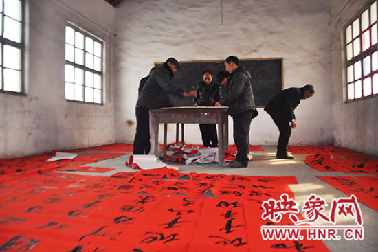 目前已經(jīng)書寫了超過一萬幅春聯(lián)。