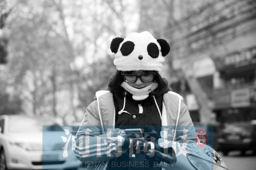 氣溫降了下來，不少人出行都裝備整齊