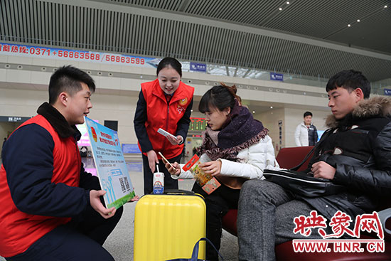 邀請旅客掃二維碼參加活動。