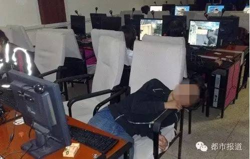 悲??！15歲男孩上網(wǎng)5小時后猝死，事發(fā)鄭州 | 這些原因可能導致上網(wǎng)猝死，戳...