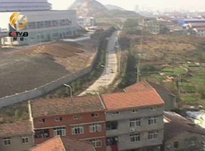 本應沒有居民樓的區(qū)域，布滿密密麻麻的樓房