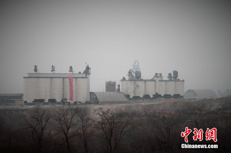 　2014年2月17日，石家莊市再次啟動壓減水泥過剩產(chǎn)能、治理大氣污染水泥企業(yè)集中爆破拆除行動。
