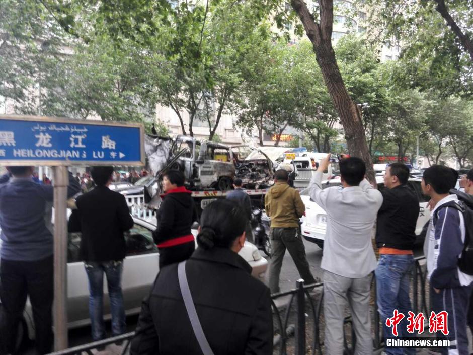 自治區(qū)和烏魯木齊市有關(guān)部門迅速處置，傷員已全部送往醫(yī)院救治。