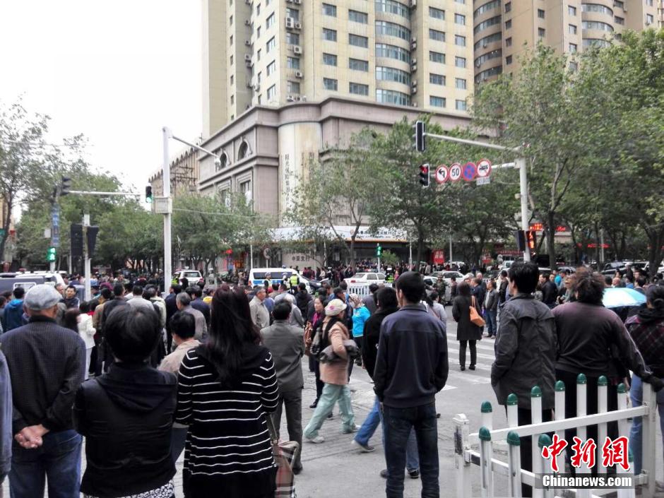 自治區(qū)和烏魯木齊市有關(guān)部門迅速處置，傷員已全部送往醫(yī)院救治。