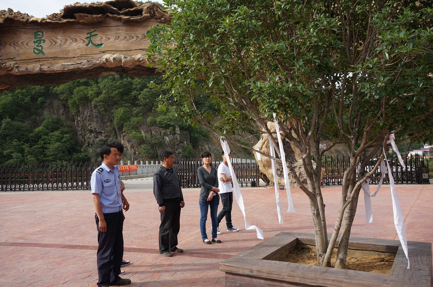 河南景區(qū)扎死蝴蝶引爭(zhēng)議 同名景區(qū)遭打砸
