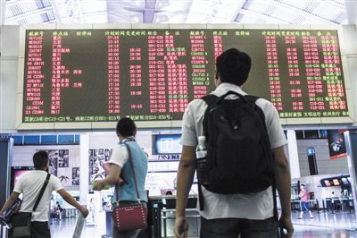 26日，杭州蕭山機(jī)場(chǎng)，航班大面積延誤。圖/CFP