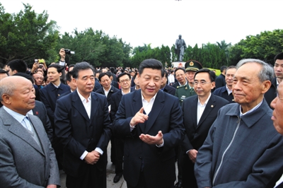 2012年12月11日，習(xí)近平任總書記后，首次出京考察選擇廣東，在深圳蓮花山向鄧小平像敬獻(xiàn)花籃，強(qiáng)調(diào)