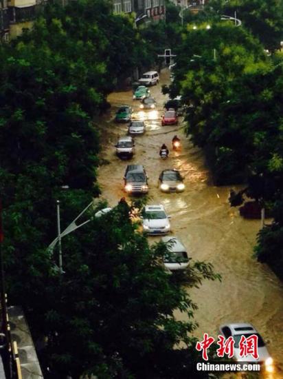 9月1日，受持續(xù)強降水影響，重慶巫溪縣遭受嚴重暴雨洪災。