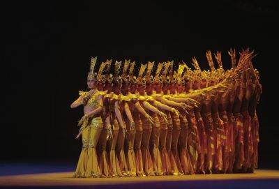在歡迎晚宴上，上演經(jīng)典節(jié)目千手觀音。新華社發(fā)