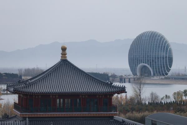 　因APEC會(huì)議籌備，雁棲湖景區(qū)于10月25日關(guān)閉至11月14日重新開放。 劉行喆 澎湃資料