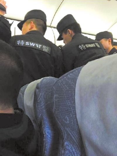 特警登機(jī)處理。