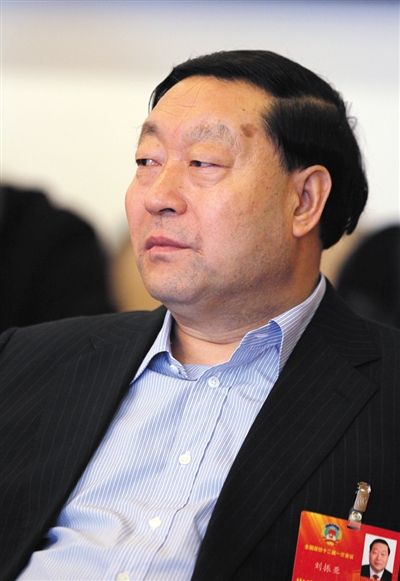 政協(xié)委員、國家電網(wǎng)公司董事長劉振亞說，原來其工資超過100萬，現(xiàn)在他是公司里降薪最多的。圖/CFP