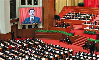 十二屆全國人大三次會議舉行第二次全體會議，全國人大常委會委員長張德江作全國人大常委會工作報告。