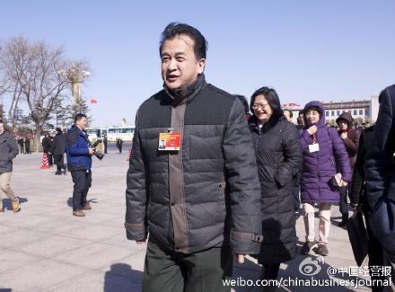 黃宏走入會場