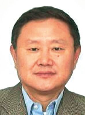 胡奉憲 現(xiàn)年60歲，外逃前任四川韻律實(shí)業(yè)發(fā)展公司總經(jīng)理、董事長(zhǎng)，2009年11月逃往美國(guó)或澳大利亞。