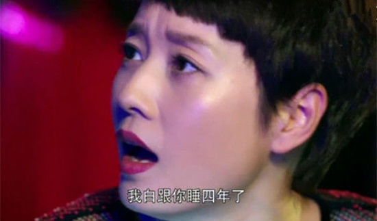 你看，無論是同事或者夫妻的關(guān)系，你看不到什么愛情，只有赤裸裸的相互利用，一如赤裸裸的肉欲需求。而當(dāng)兩個(gè)人解決問題的方式，就是無視商業(yè)規(guī)則甚至法律，用無下限的叢林攻擊去掃平障礙。