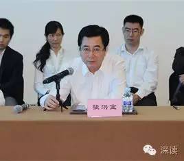 在天津紀(jì)委對(duì)王富強(qiáng)的通報(bào)中指出，王富強(qiáng)從“聽黨的話，永遠(yuǎn)跟黨走，做讓黨放心的人”這一初心出發(fā)，吃過苦、流過汗，曾為天津港保稅區(qū)的建設(shè)和發(fā)展、為天津市招商引資工作作出過貢獻(xiàn)。貢獻(xiàn)被認(rèn)可、贊譽(yù)，其驕傲自滿情緒漸生，覺得