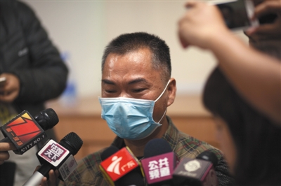 昨日，深圳，羅一笑的父親羅爾接受媒體采訪。圖/視覺中國
