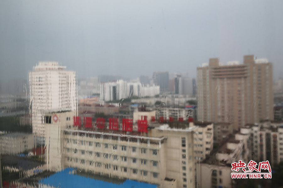 17時(shí)39分,鄭州強(qiáng)降雨漸停。