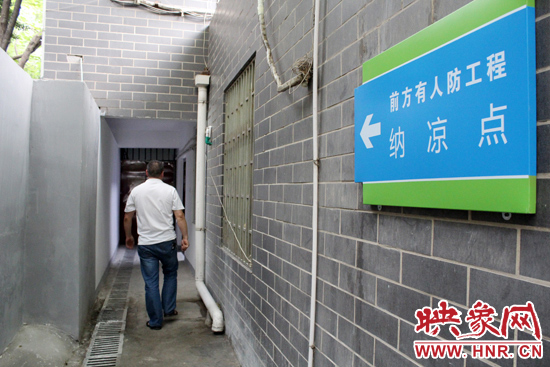 在每一處納涼點均有醒目標志，市民可就近前往。