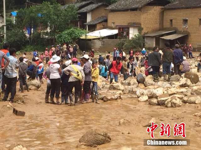 7月28日,云南省保山市隆陽區(qū)瓦房鄉(xiāng)喜坪村上坪小組發(fā)生山洪災(zāi)害,造成3戶人家9人被沖走。