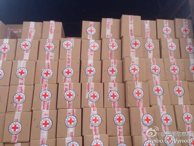 “切糕王子”阿迪力帶著他1萬斤的切糕自長(zhǎng)沙抵達(dá)了龍頭山鎮(zhèn)。
