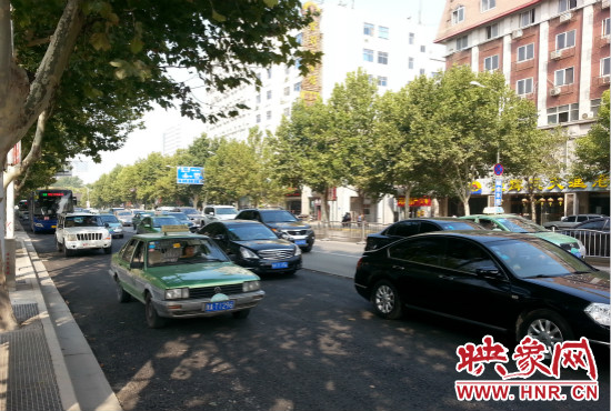 “無(wú)車日”仍有許多私家車主選擇開(kāi)車上路。