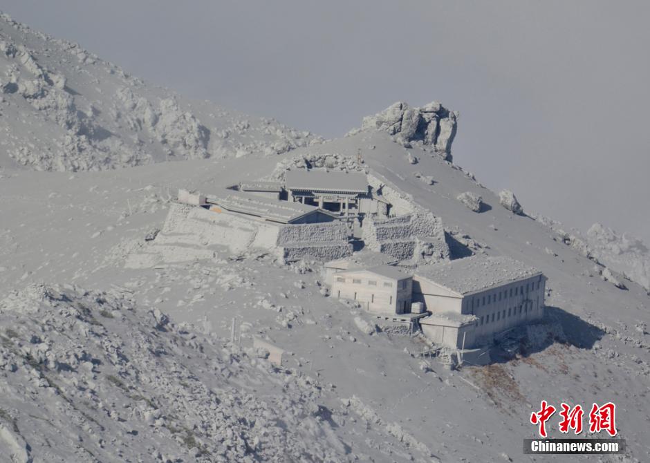 當(dāng)?shù)貢r間2014年9月27日，日本中部御岳山發(fā)生噴發(fā)，或已造成數(shù)人受傷。