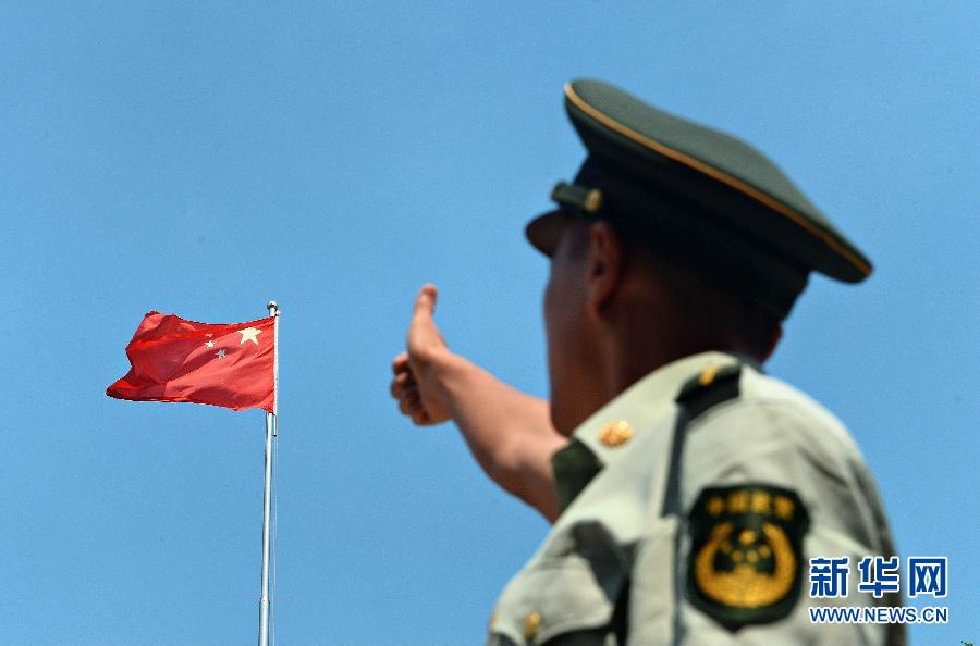  9月25日，武警浙江嘉興消防官兵為祖國“點贊”。