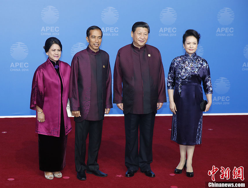 圖為習近平夫婦歡迎印度尼西亞總統(tǒng)佐科·維多多。中新社發(fā) 杜洋 攝