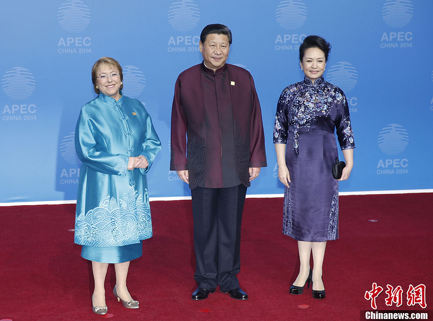 圖為習近平夫婦歡迎智利總統(tǒng)巴切萊特。中新社發(fā) 杜洋 攝