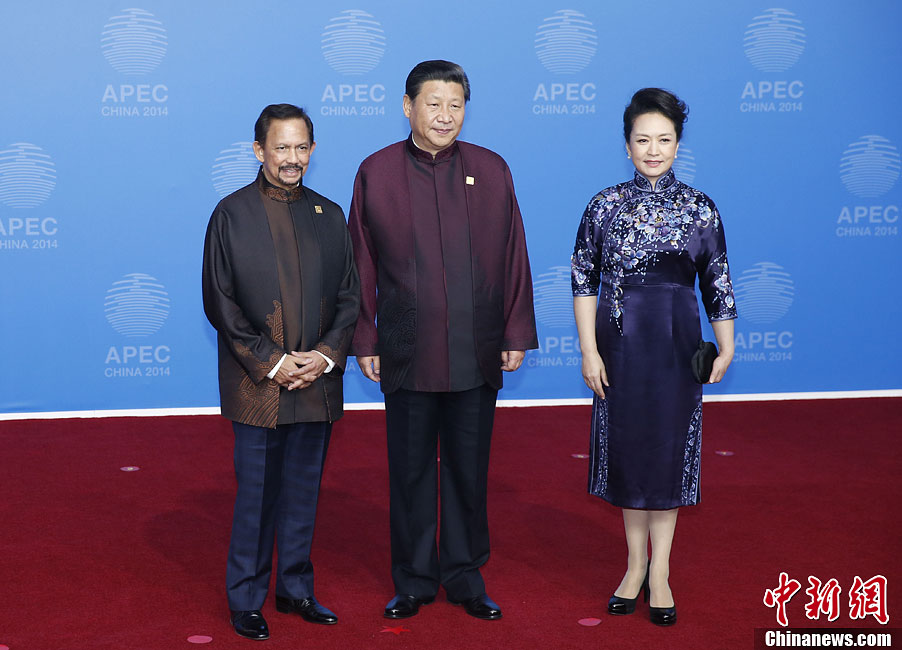 圖為習近平夫婦歡迎文萊蘇丹哈桑納爾。中新社發(fā) 杜洋 攝