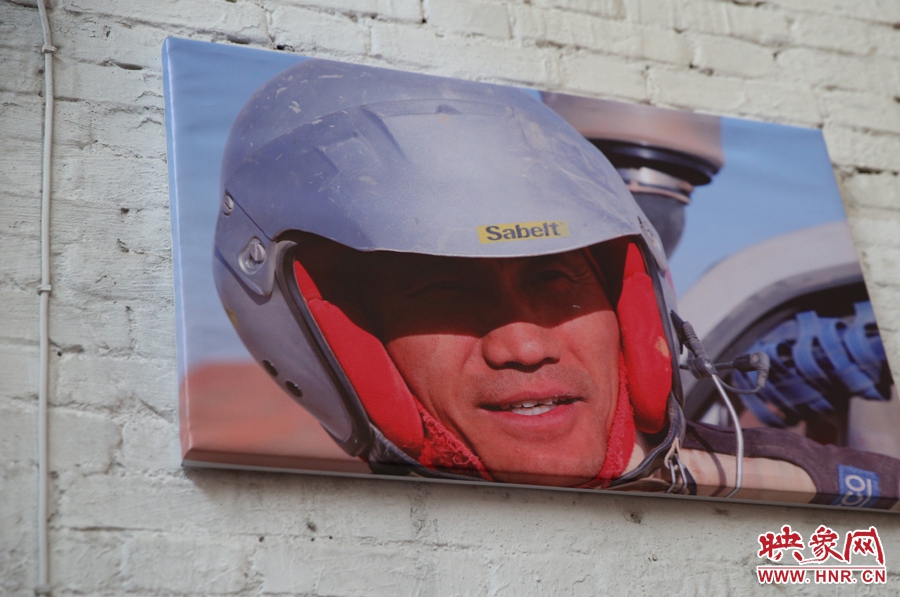 賽車的世界、更是男人的世界。圖為部分參展攝影作品。
