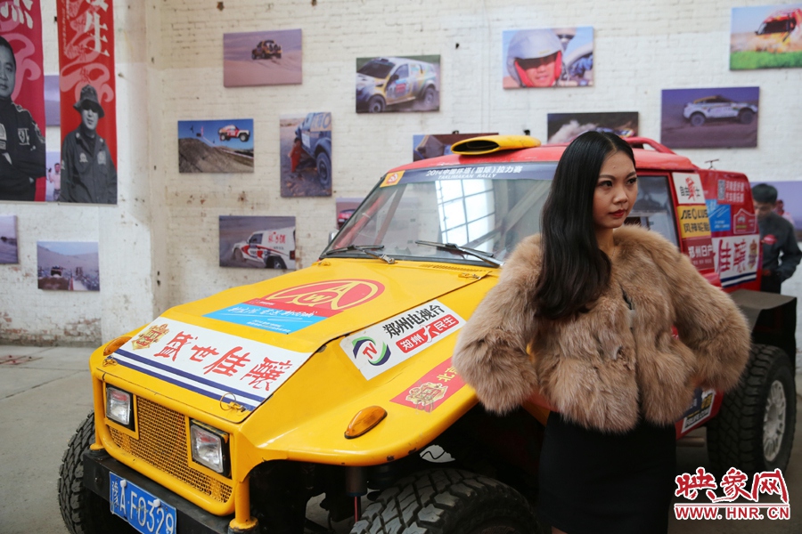 姐是車模，賽車的車。