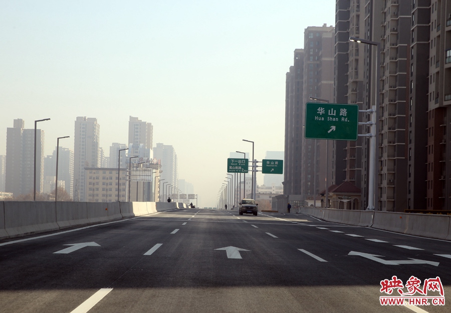 嵩山南路方向，華山路出口。