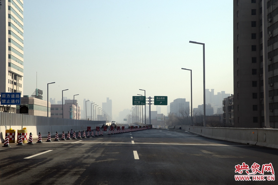 嵩山南路出口，由西向東至嵩山南路出口向東暫未開通。