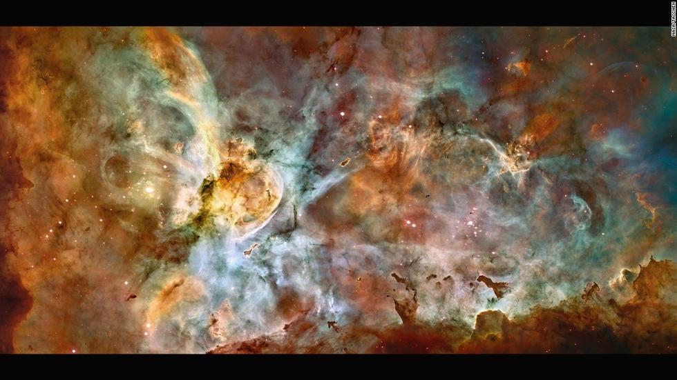 這個(gè)大星系是小恒星的誕生地，預(yù)計(jì)其中有數(shù)顆質(zhì)量為太陽(yáng)的50至100倍的恒星