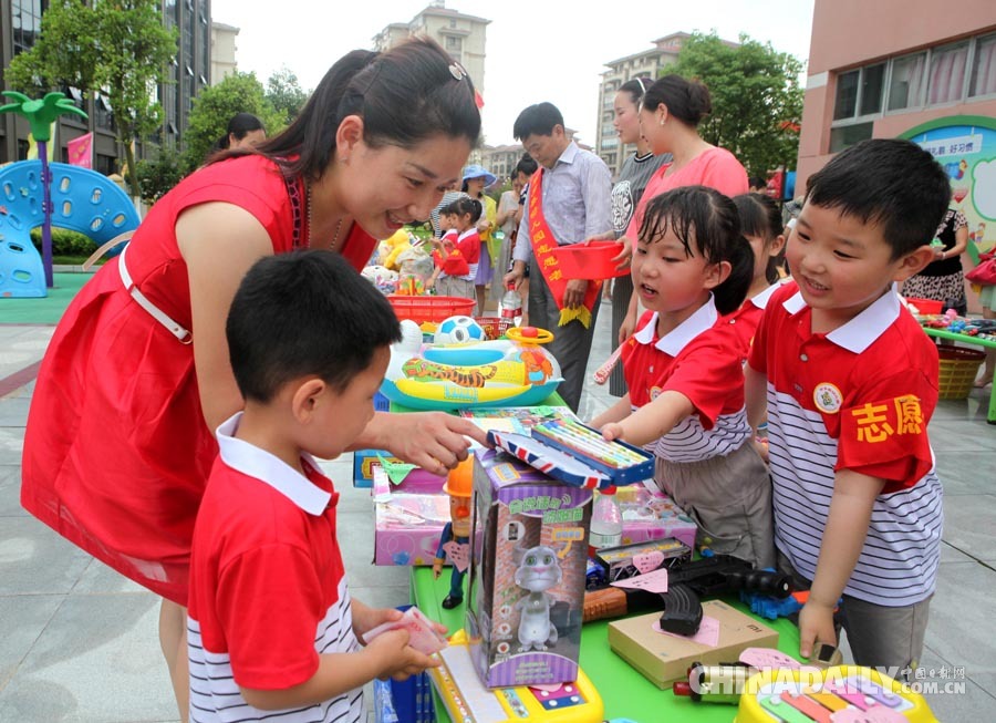 中國(guó)日?qǐng)?bào)聚焦各地迎“六一”兒童節(jié)