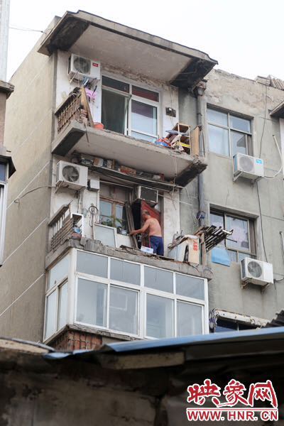 據(jù)了解，該棟房屋建造于1986年，距今已經(jīng)30年。